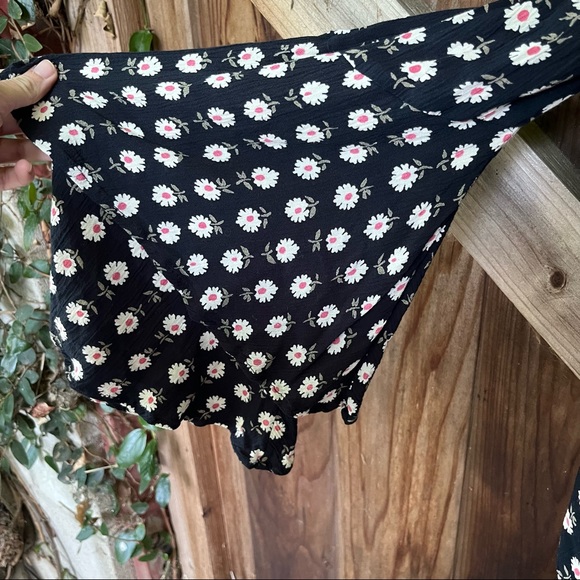 Billabong Off The Shoulder Top - Picture 7 of 7